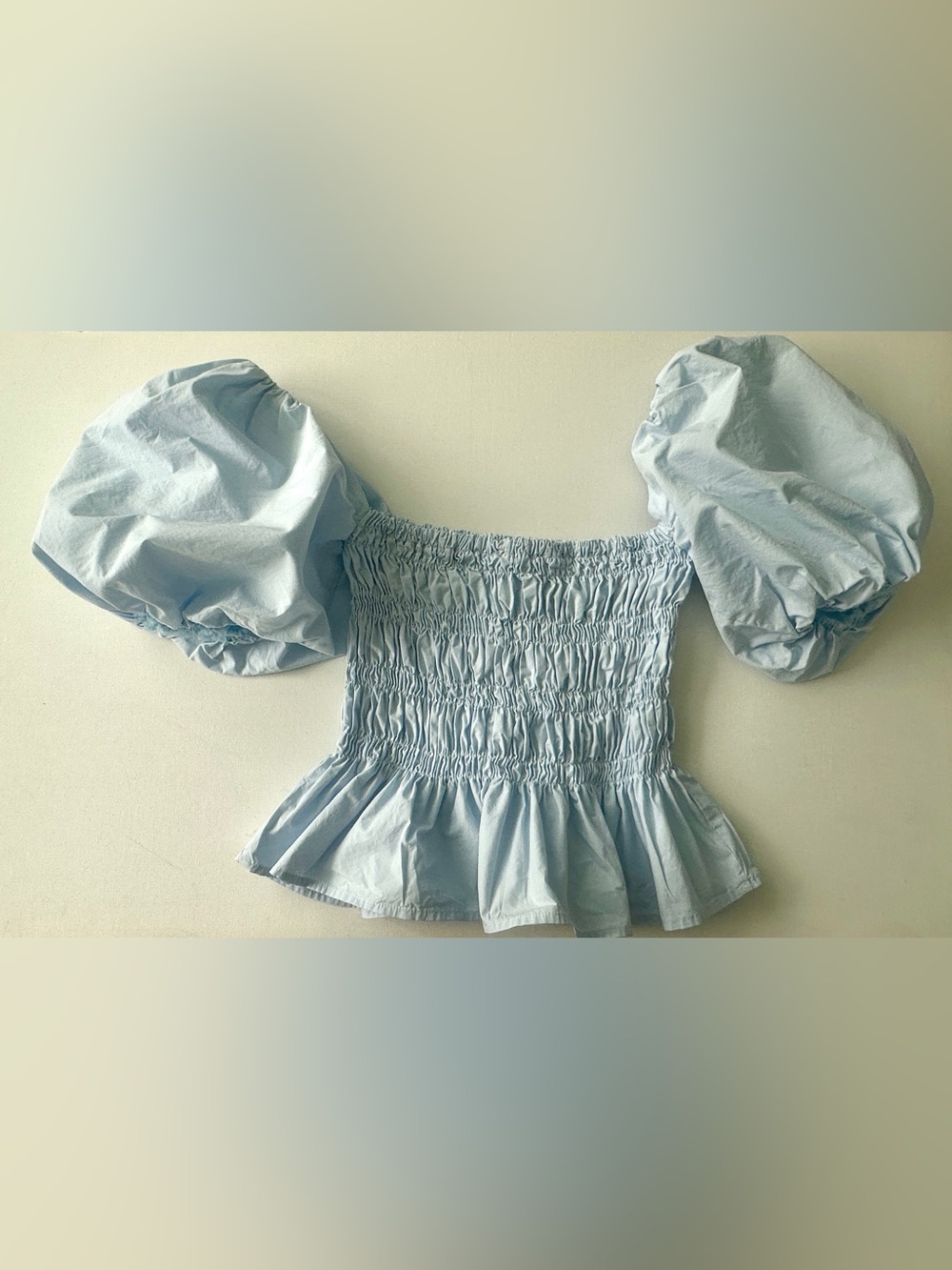 ASTR women’s Bubble Sleeve Smocked Blouse, smocked bodice.  Size S.